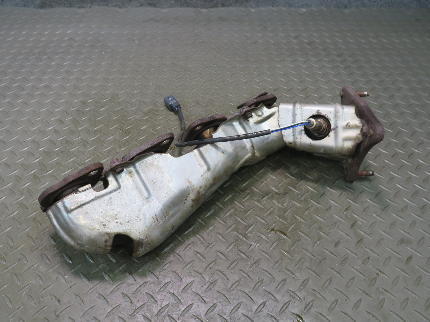 01-06 Lexus LS430 UCF30L 3UZFE Right Exhaust Manifold w Heat Shield OEM