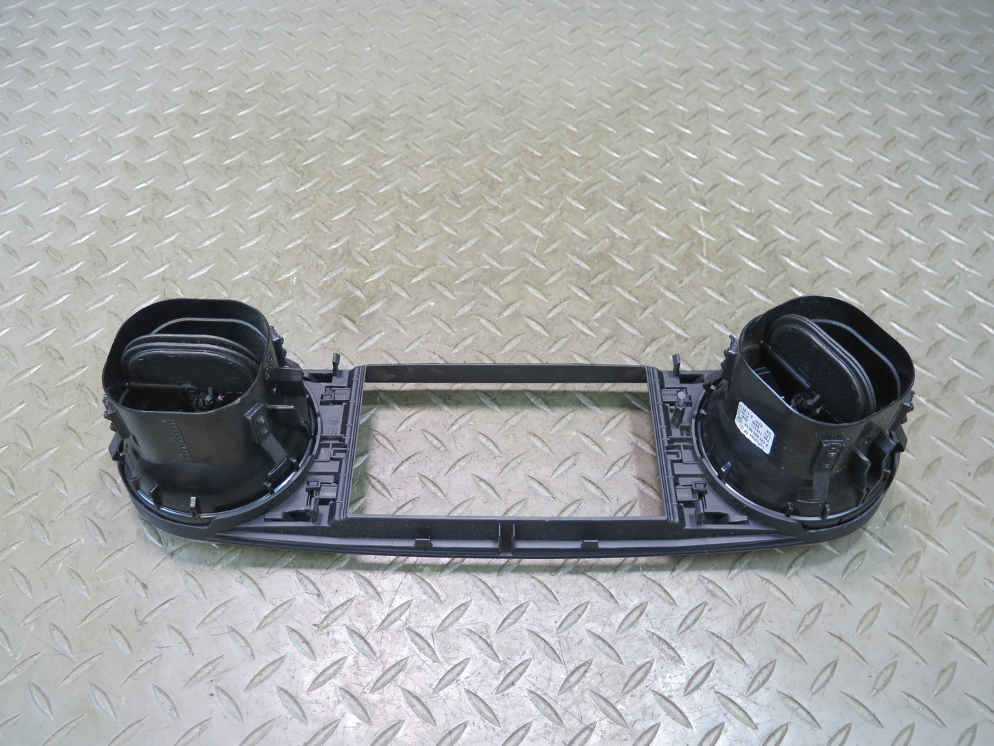 13-19 Mercedes R231 SL Dash Front Center A/C Air Vent Grille 2318300054 OEM