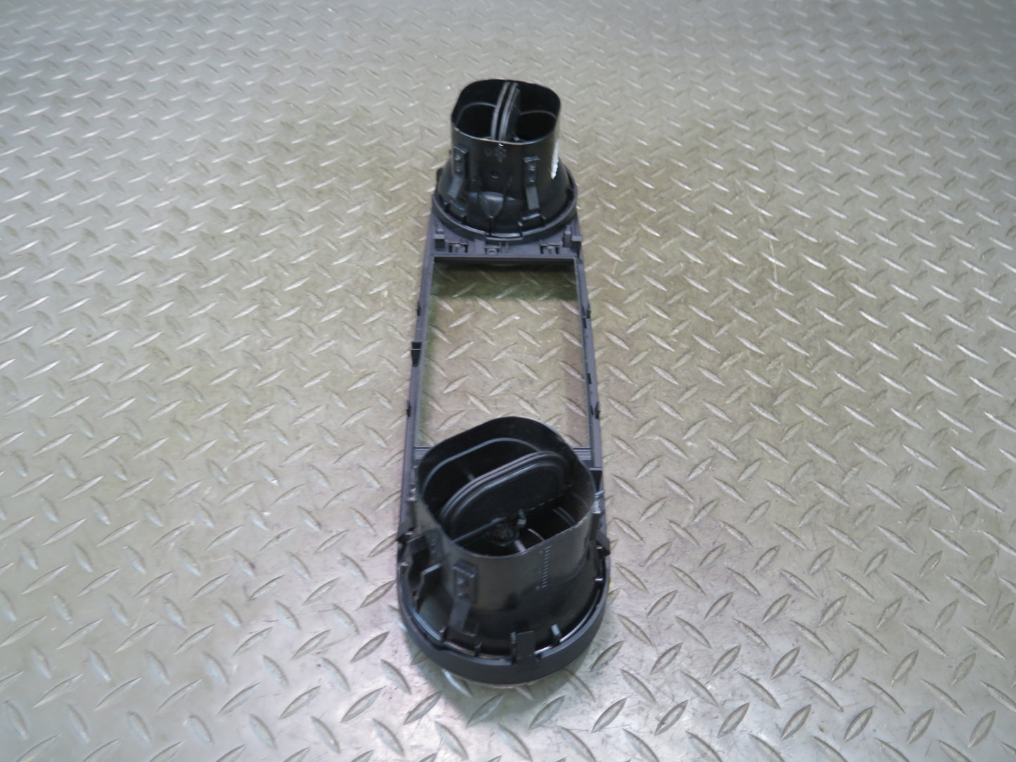 13-19 Mercedes R231 SL Dash Front Center A/C Air Vent Grille 2318300054 OEM