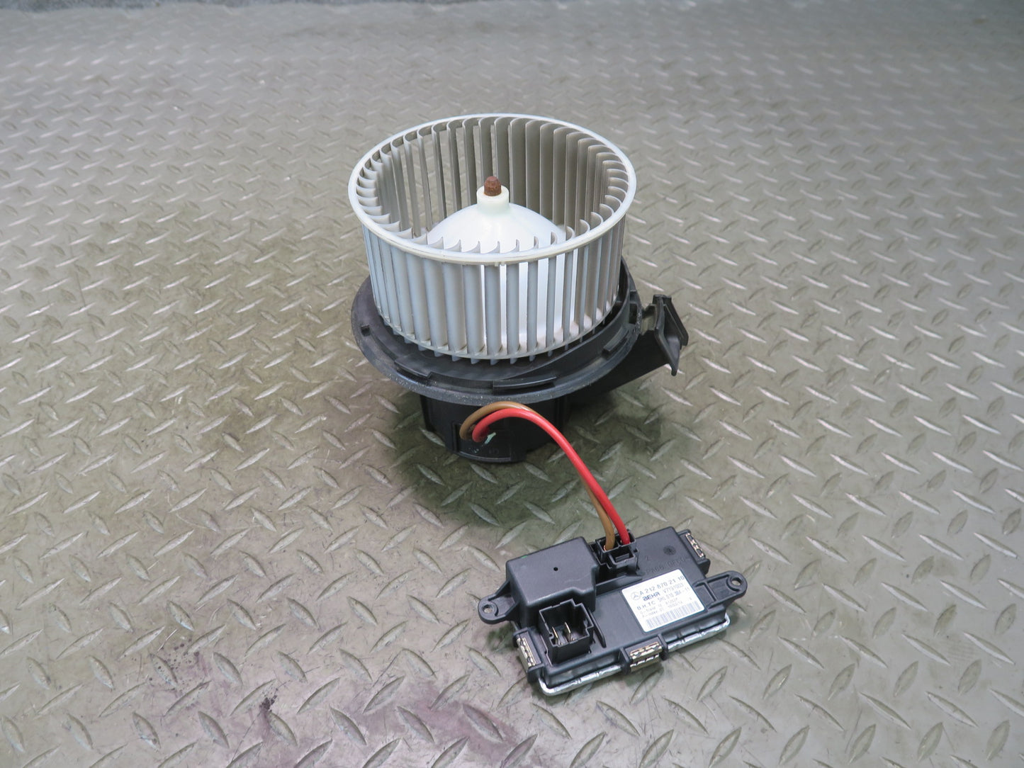 13-20 Mercedes R231 SL550 A/C Heater Blower Motor Fan w Resistor OEM