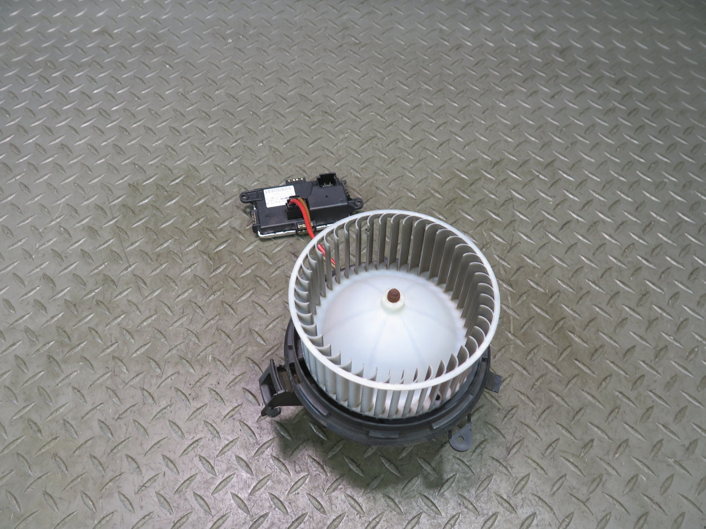 13-20 Mercedes R231 SL550 A/C Heater Blower Motor Fan w Resistor OEM