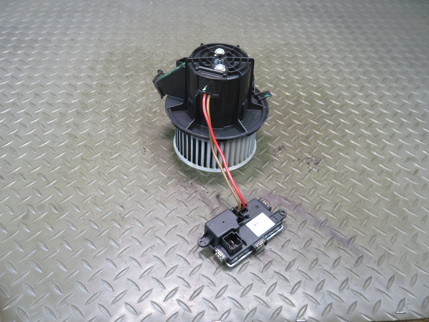 13-20 Mercedes R231 SL550 A/C Heater Blower Motor Fan w Resistor OEM
