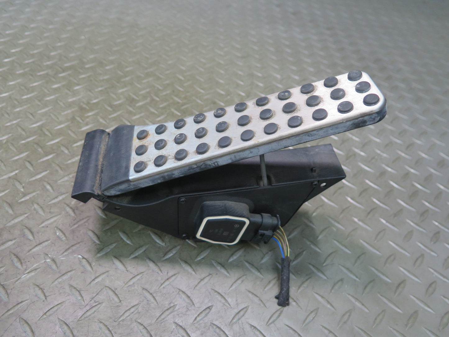 13-20 Mercedes R231 SL550 Gas Acceleration Pedal w Brake Pedal Pad OEM