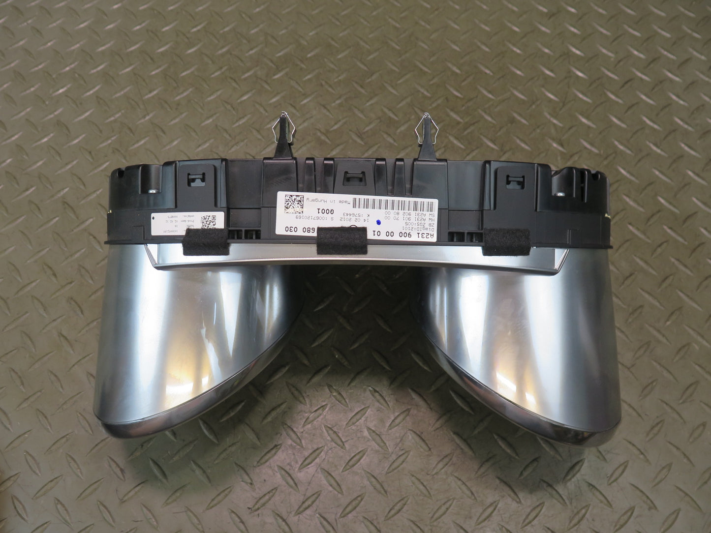 13-16 Mercedes R231 SL550 Instrument Cluster Gauge Speedometer 2319000001 OEM
