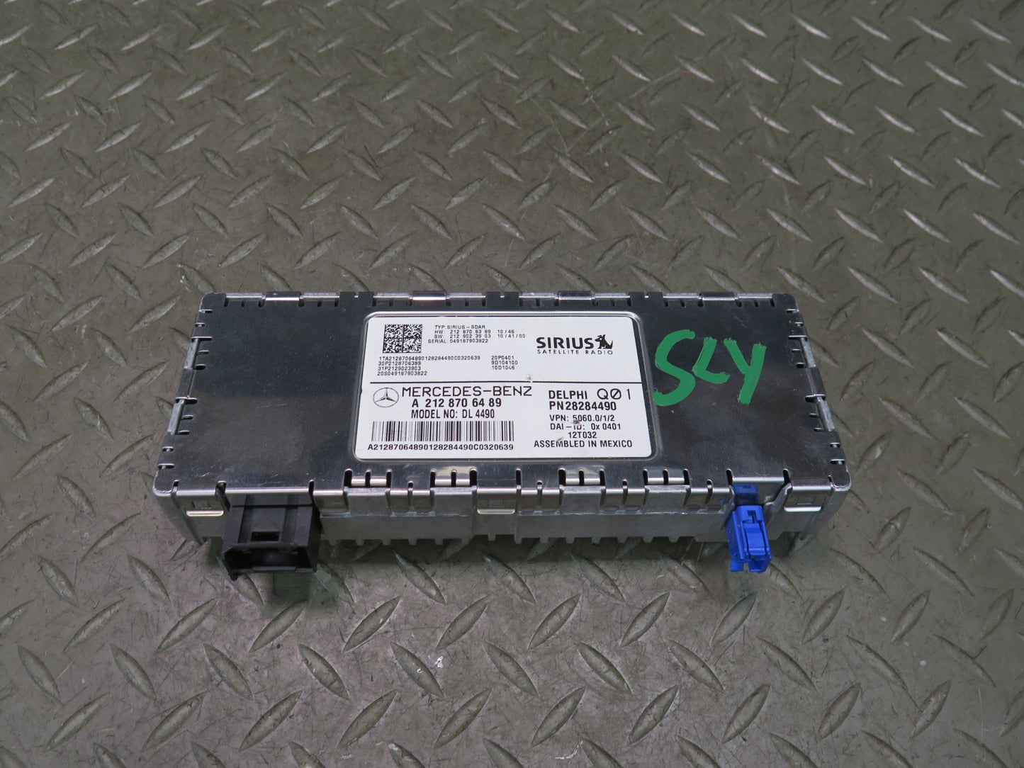 2013 Mercedes R231 SL550 Sirius Satellite Radio Receiver Module 2128706489 OEM