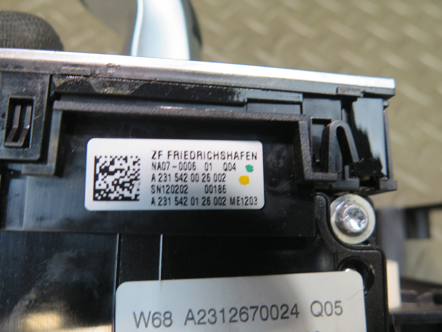 13-15 Mercedes R231 SL550 A/T Automatic Transmission Shifter 2315420026 OEM