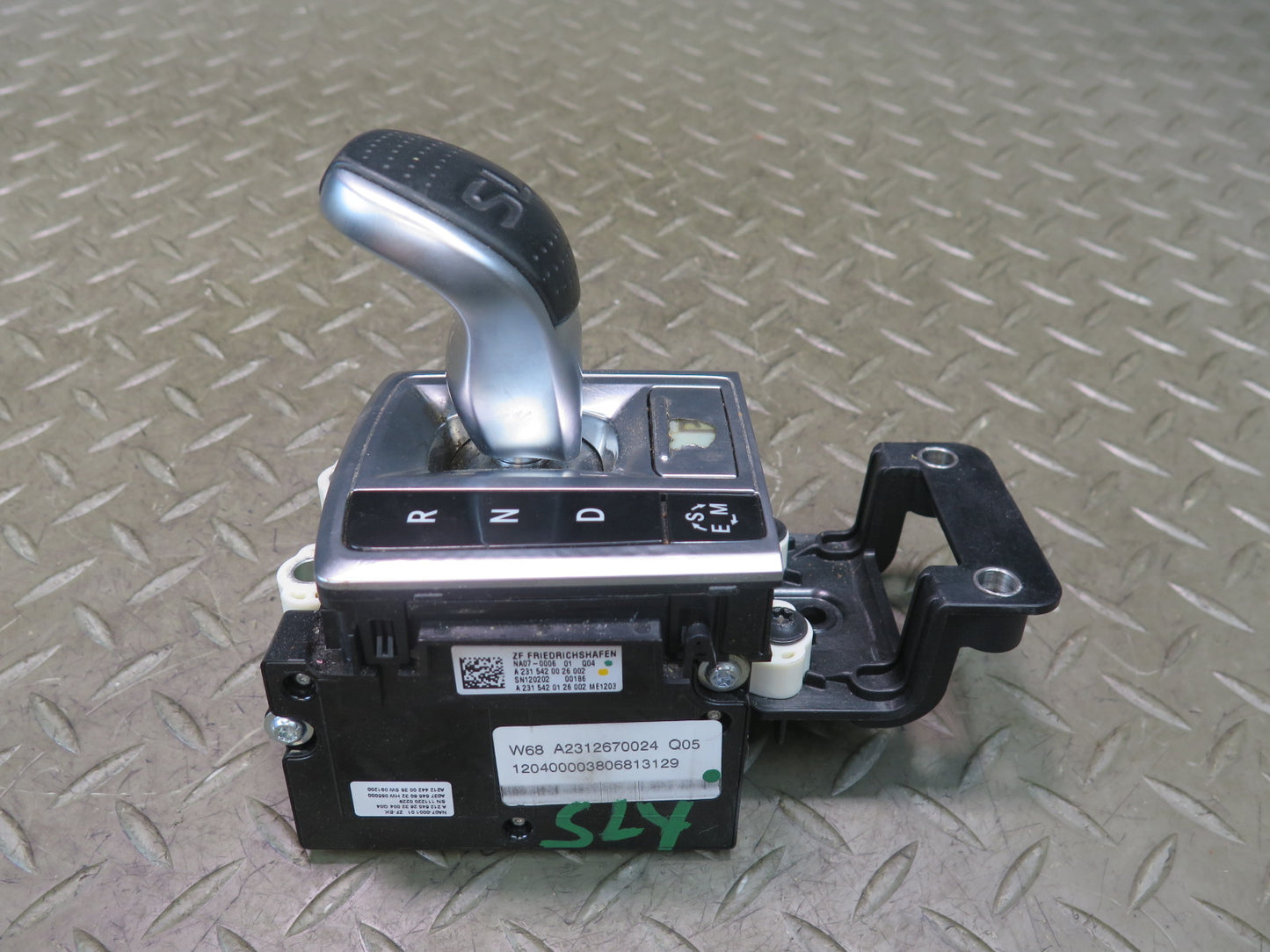 13-15 Mercedes R231 SL550 A/T Automatic Transmission Shifter 2315420026 OEM