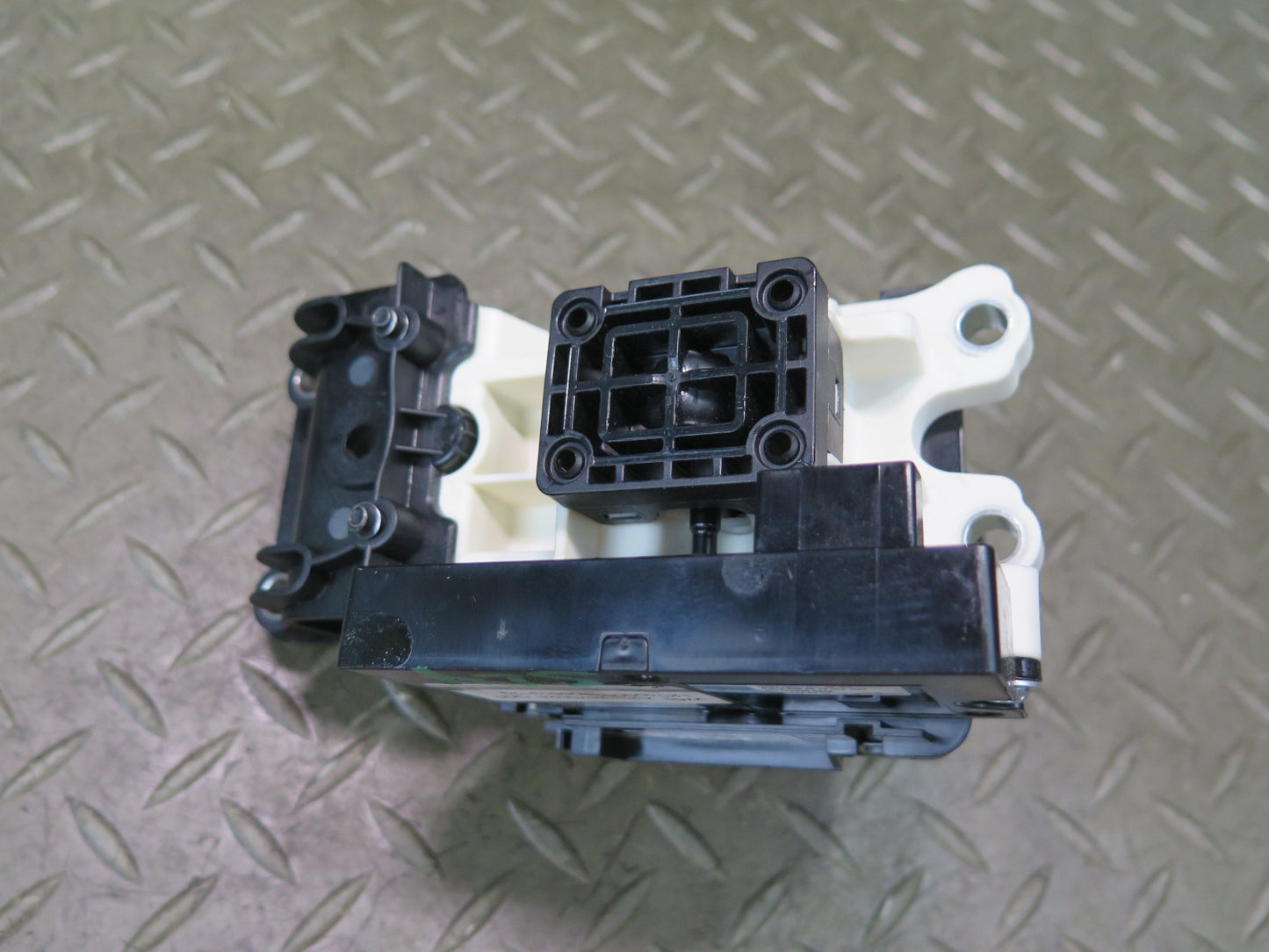 13-15 Mercedes R231 SL550 A/T Automatic Transmission Shifter 2315420026 OEM