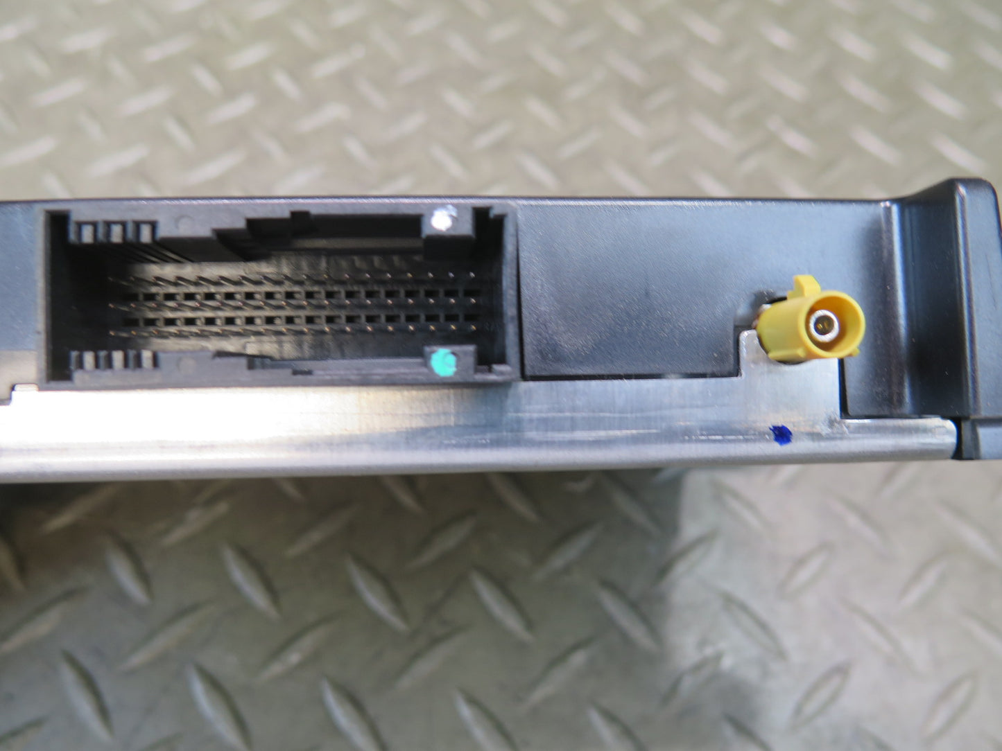 13-20 Mercedes R231 SL550 Communication Control Module 2319003002 OEM