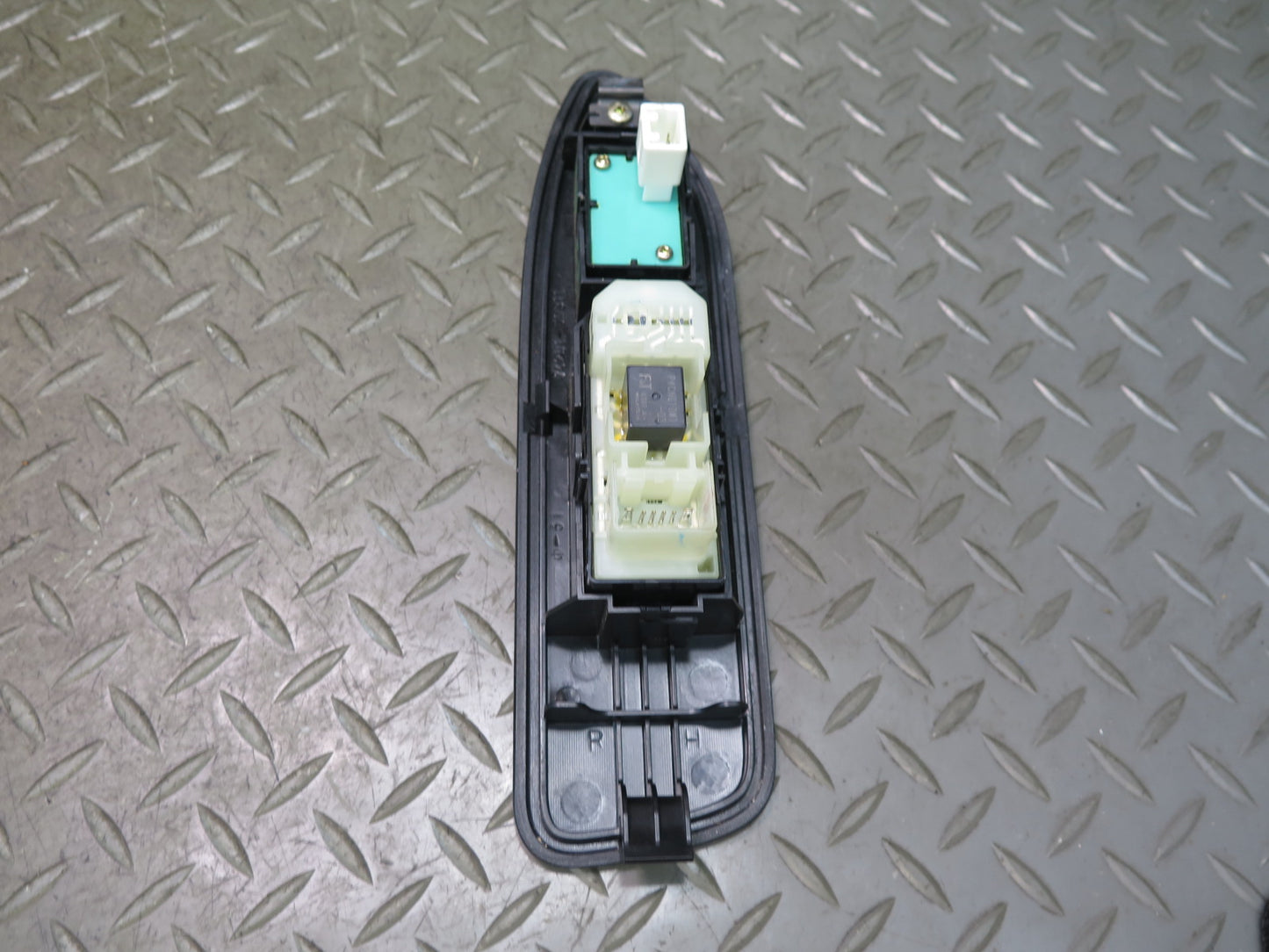 2003-2007 Lexus UZJ100L LX470 Front & Rear Right Door Window Switch Trim Set