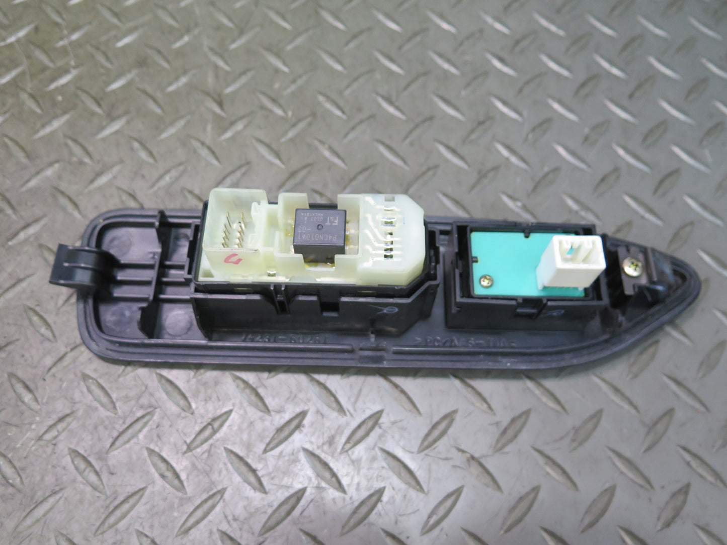 2003-2007 Lexus UZJ100L LX470 Front & Rear Right Door Window Switch Trim Set