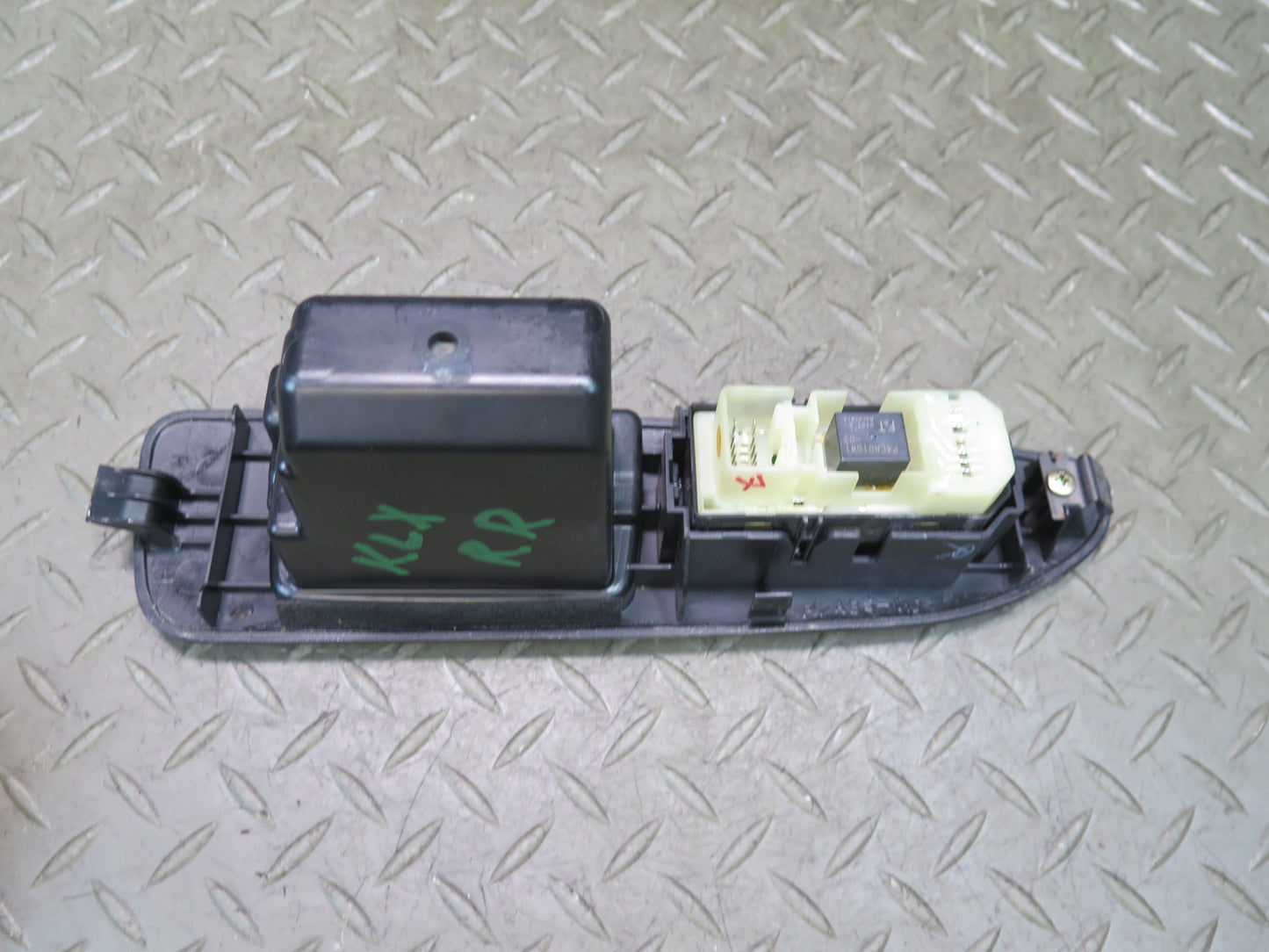 2003-2007 Lexus UZJ100L LX470 Front & Rear Right Door Window Switch Trim Set