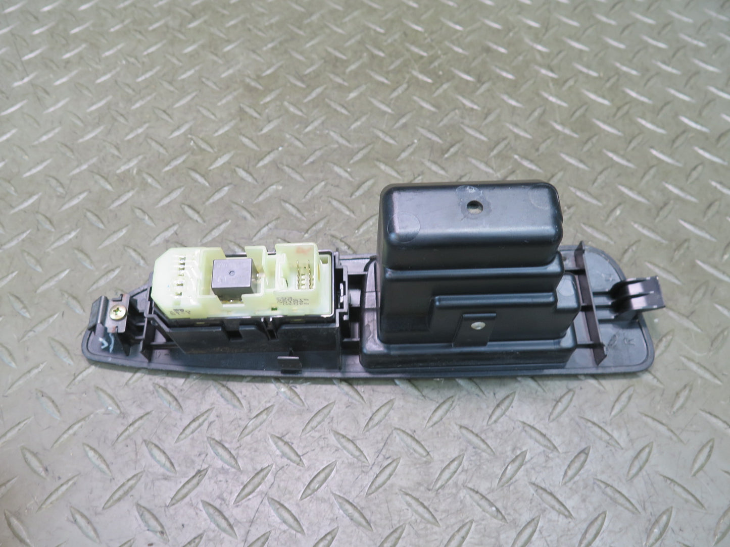 2003-2007 Lexus UZJ100L LX470 Front & Rear Right Door Window Switch Trim Set