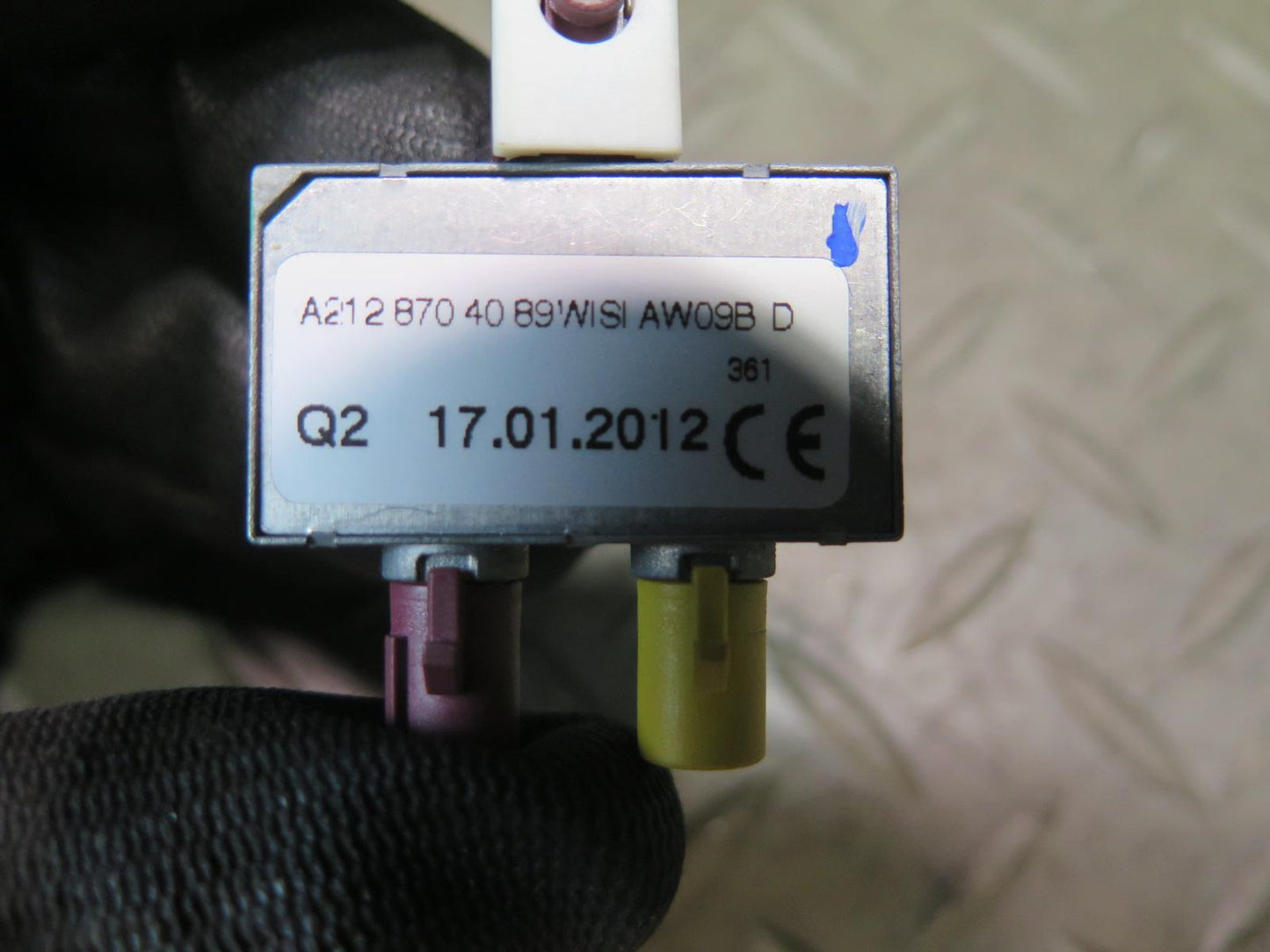 13-20 Mercedes R231 SL550 Antenna AMP Amplifier Splitter Module 2128704089 OEM