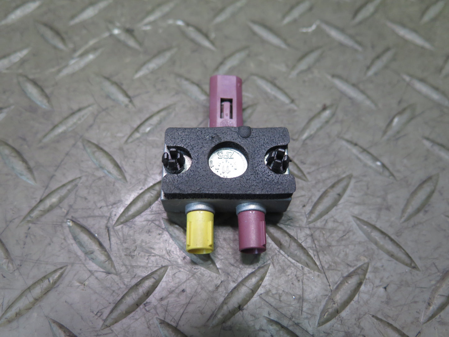 13-20 Mercedes R231 SL550 Antenna AMP Amplifier Splitter Module 2128704089 OEM