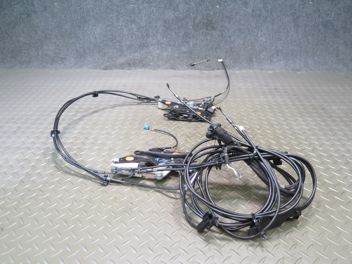 13-20 Mercedes R231 SL550 TOP Roof Lock Latch Cylinder Cable Set OEM