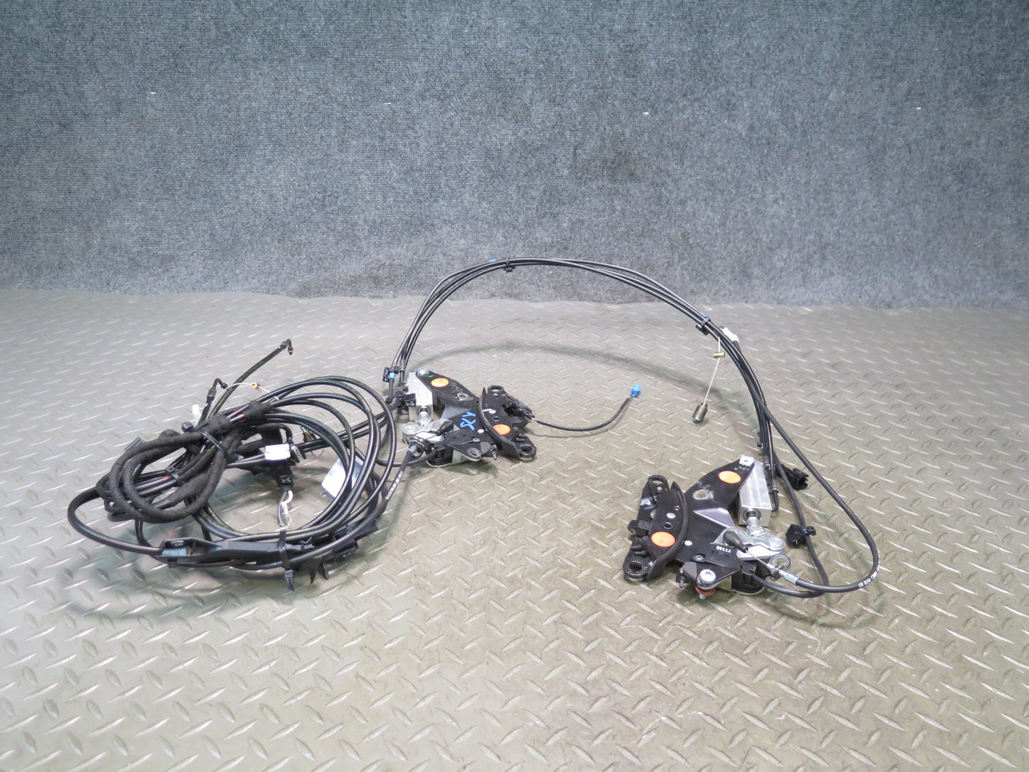 13-20 Mercedes R231 SL550 TOP Roof Lock Latch Cylinder Cable Set OEM
