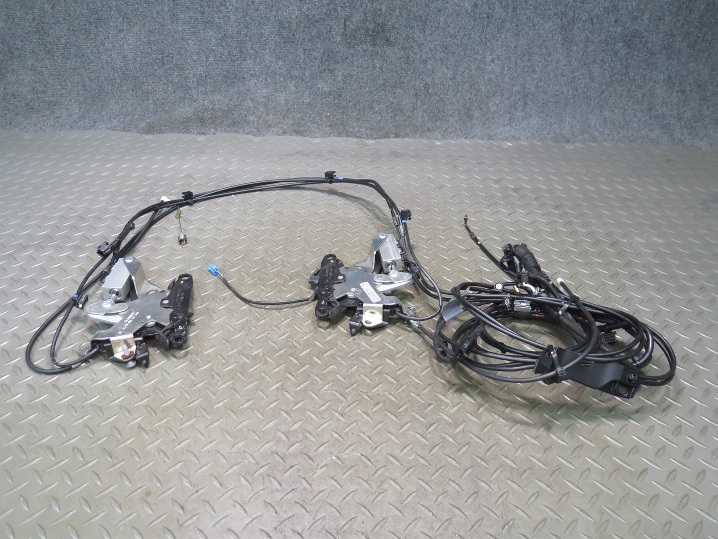 13-20 Mercedes R231 SL550 TOP Roof Lock Latch Cylinder Cable Set OEM