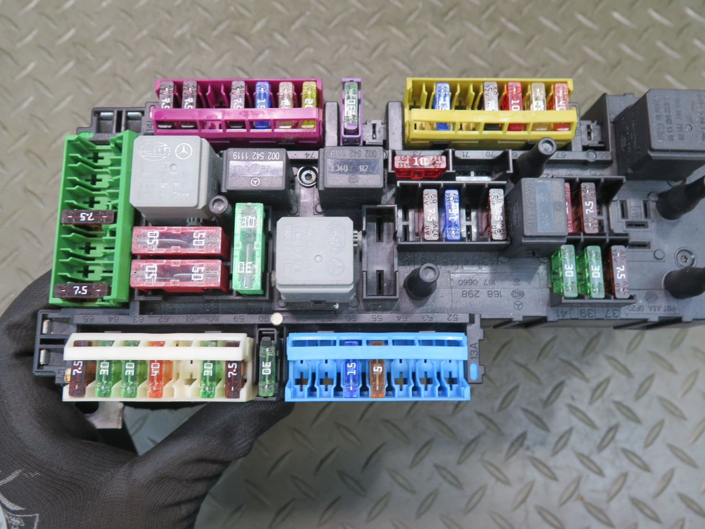 13-20 Mercedes R231 SL550 Rear Fuse Relay Box w SAM Module OEM