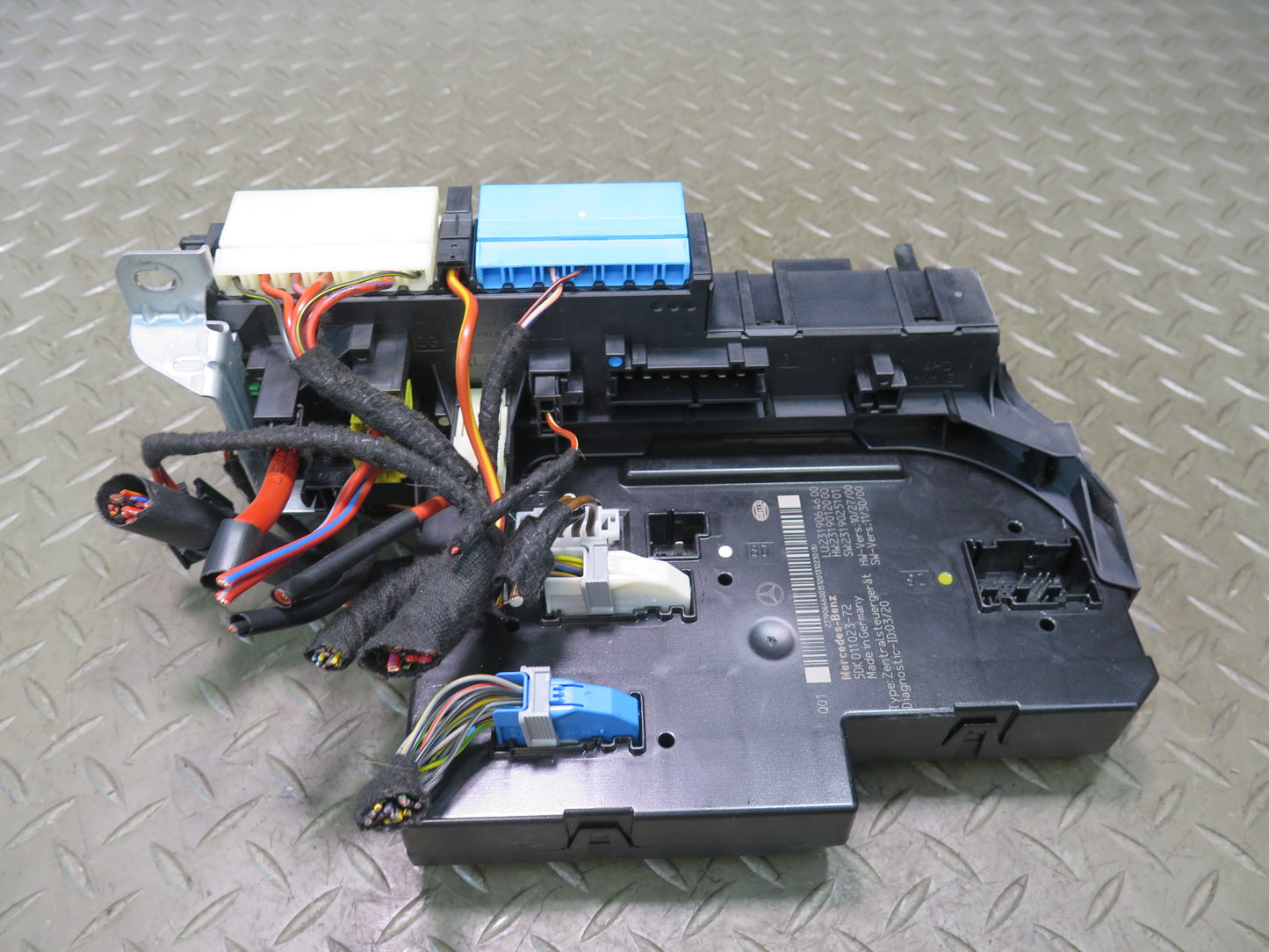 13-20 Mercedes R231 SL550 Rear Fuse Relay Box w SAM Module OEM