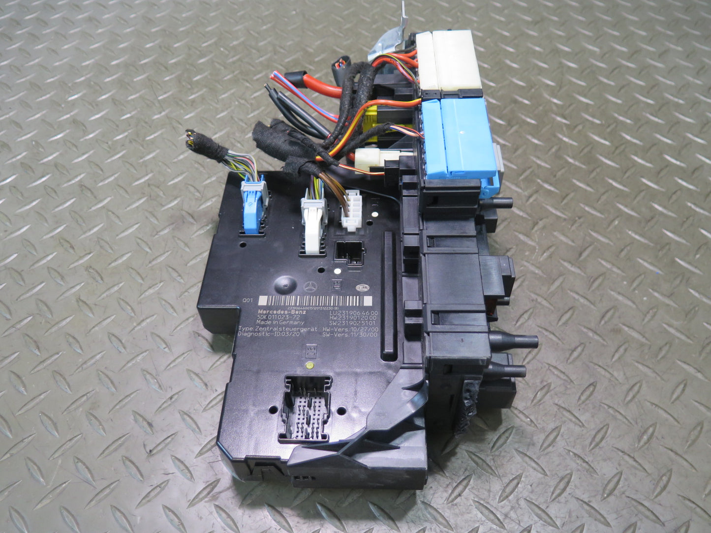 13-20 Mercedes R231 SL550 Rear Fuse Relay Box w SAM Module OEM