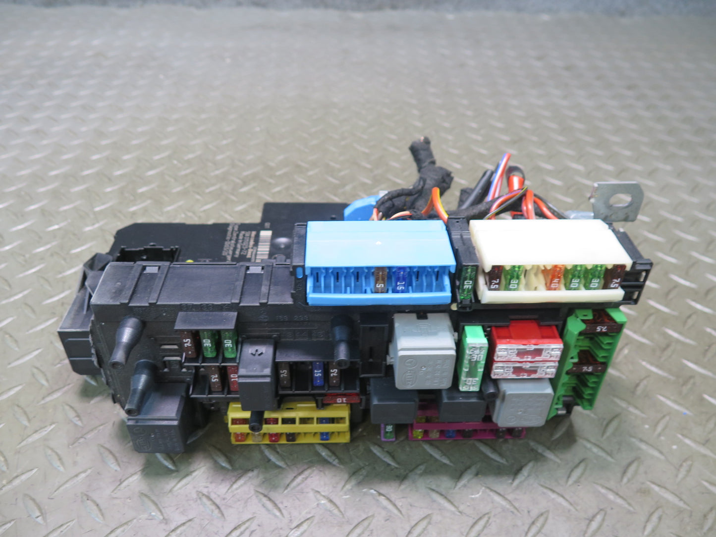 13-20 Mercedes R231 SL550 Rear Fuse Relay Box w SAM Module OEM
