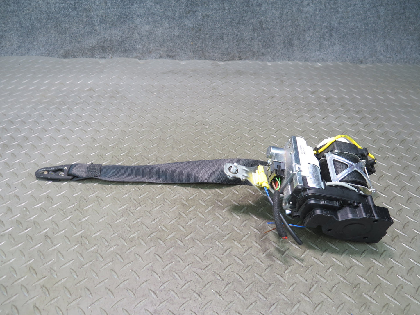 13-19 MERCEDES R231 SL550 FRONT RIGHT PASSENGER SIDE SEATBELT RETRACTOR OEM