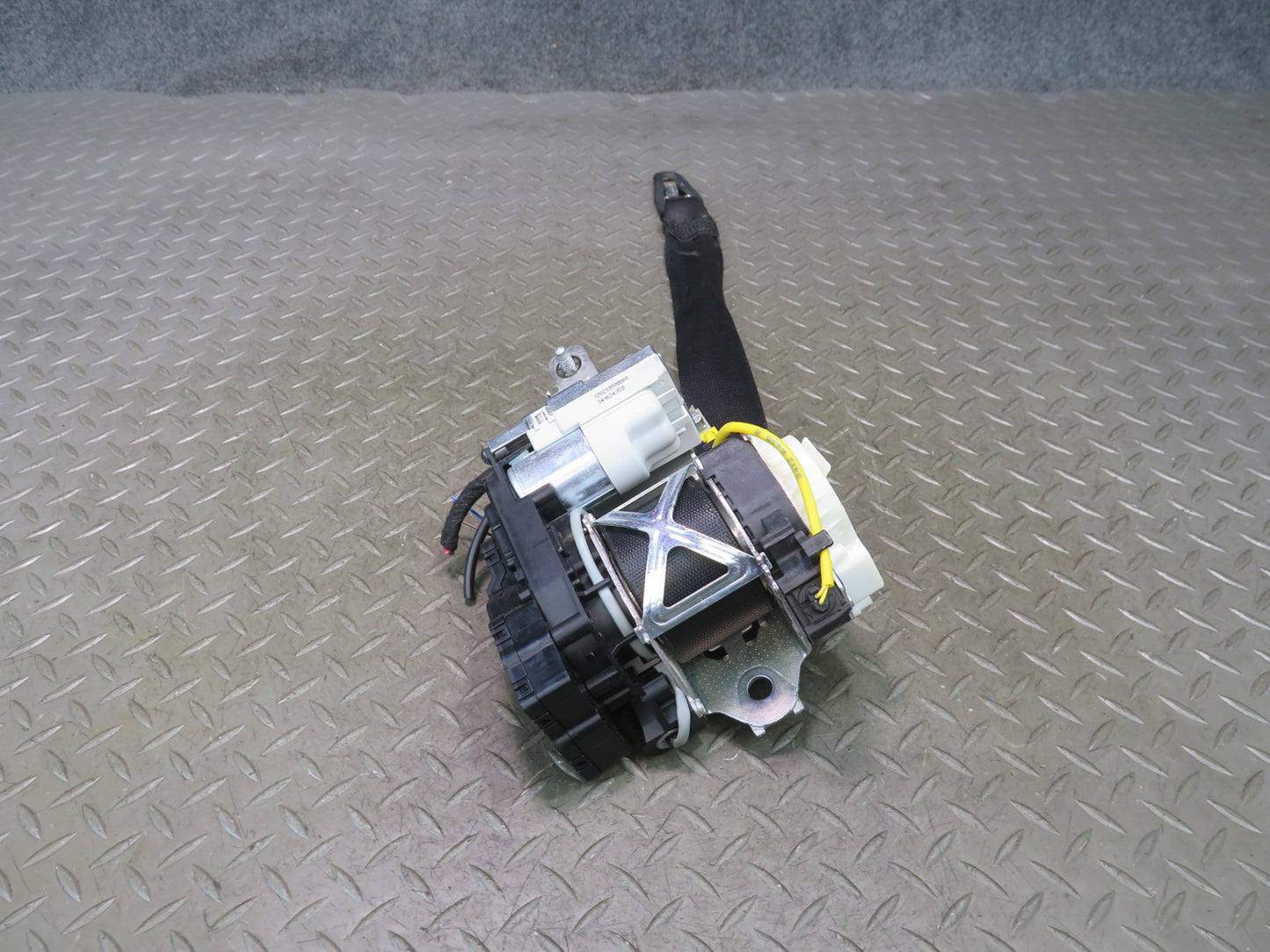 13-19 MERCEDES R231 SL550 FRONT RIGHT PASSENGER SIDE SEATBELT RETRACTOR OEM