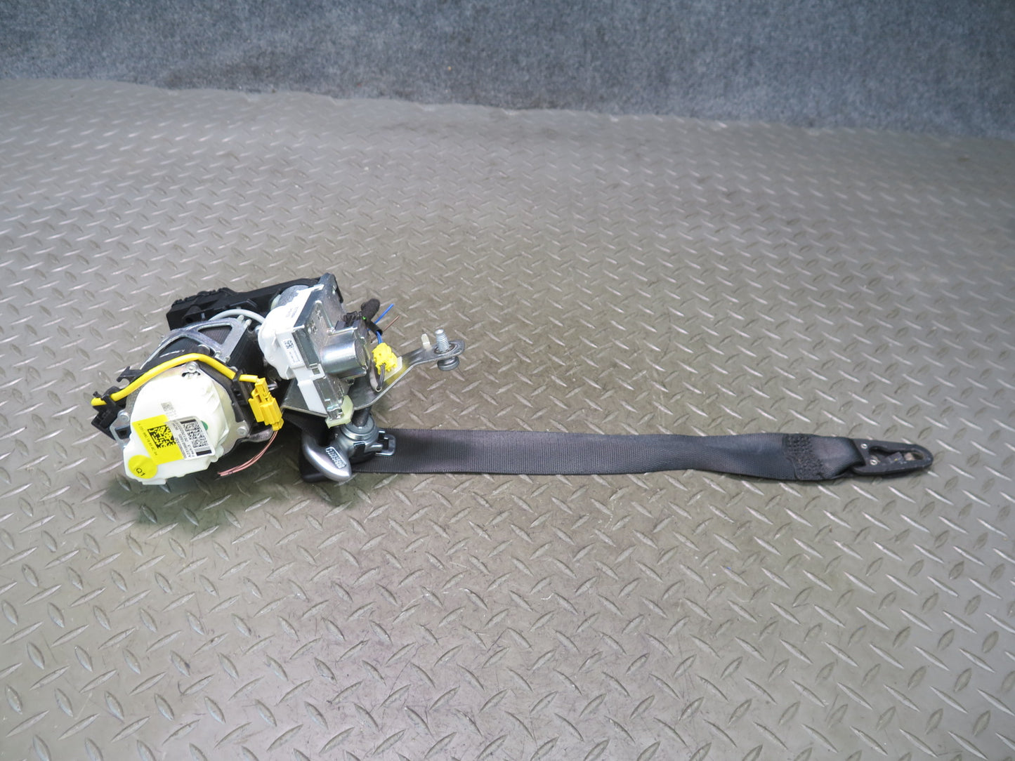 13-19 MERCEDES R231 SL550 FRONT RIGHT PASSENGER SIDE SEATBELT RETRACTOR OEM
