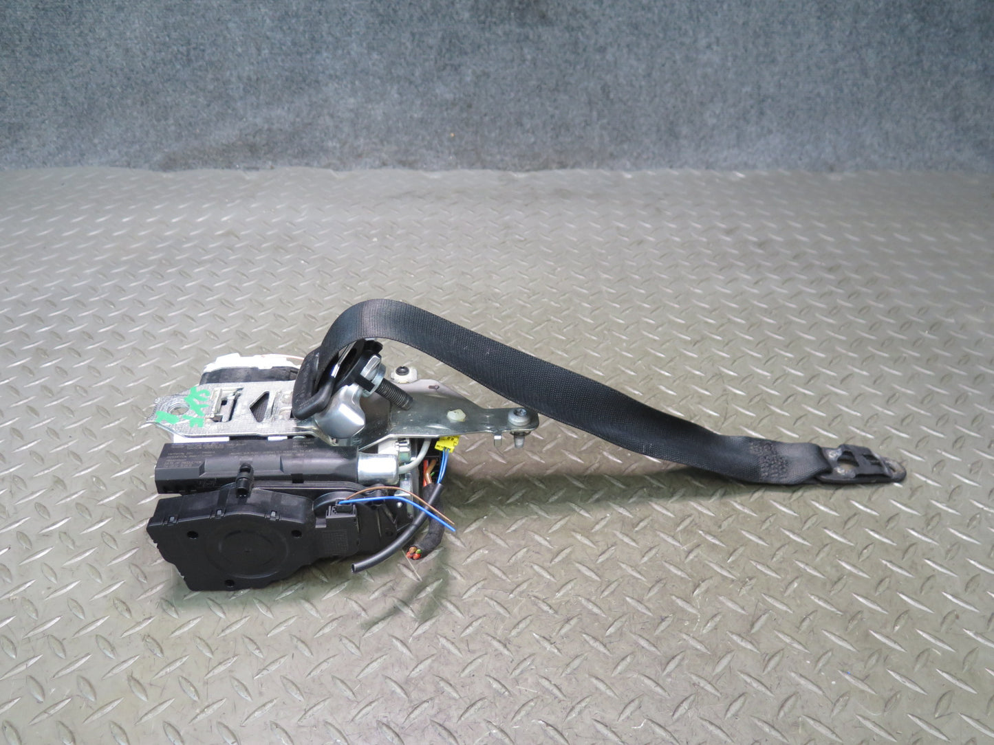 13-19 MERCEDES R231 SL550 FRONT RIGHT PASSENGER SIDE SEATBELT RETRACTOR OEM