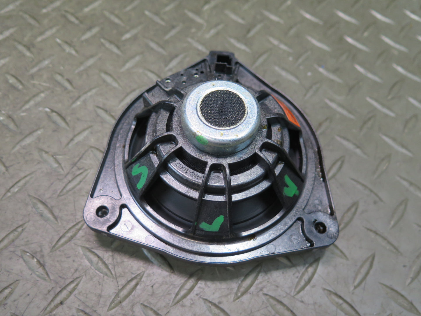 13-20 Mercedes R231 SL550 Set of 2 Front or Rear LOGIC7 Speaker 2318200702 OEM