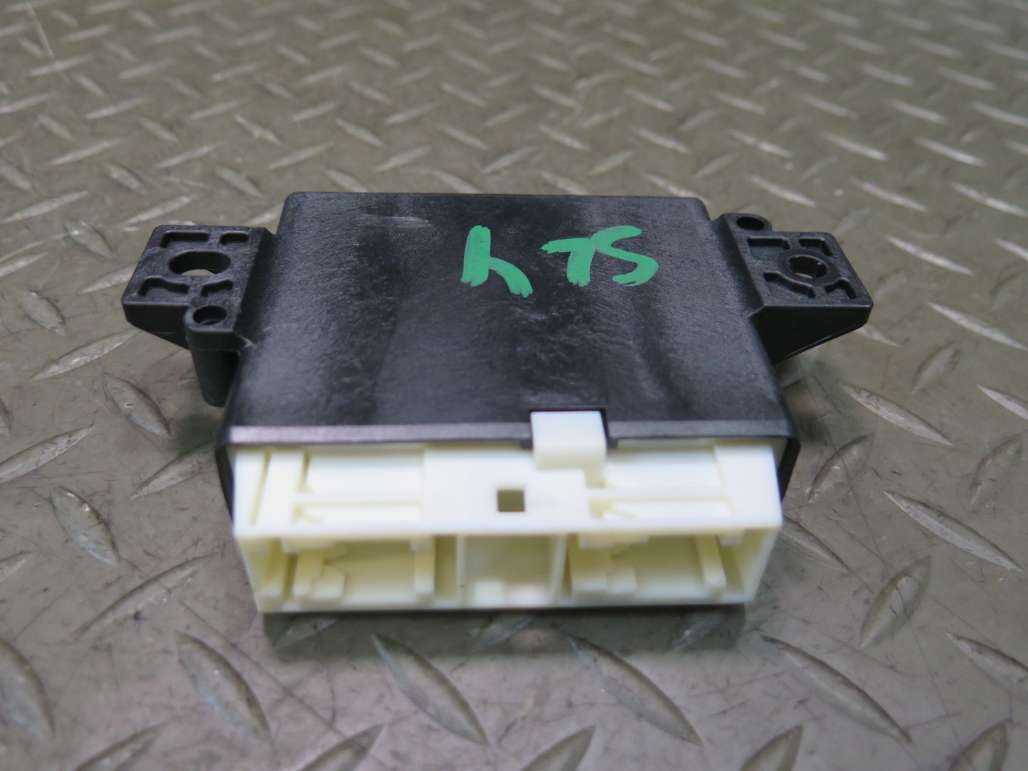 13-20 Mercedes R231 SL550 Park Asist Control Module 2319000303 OEM