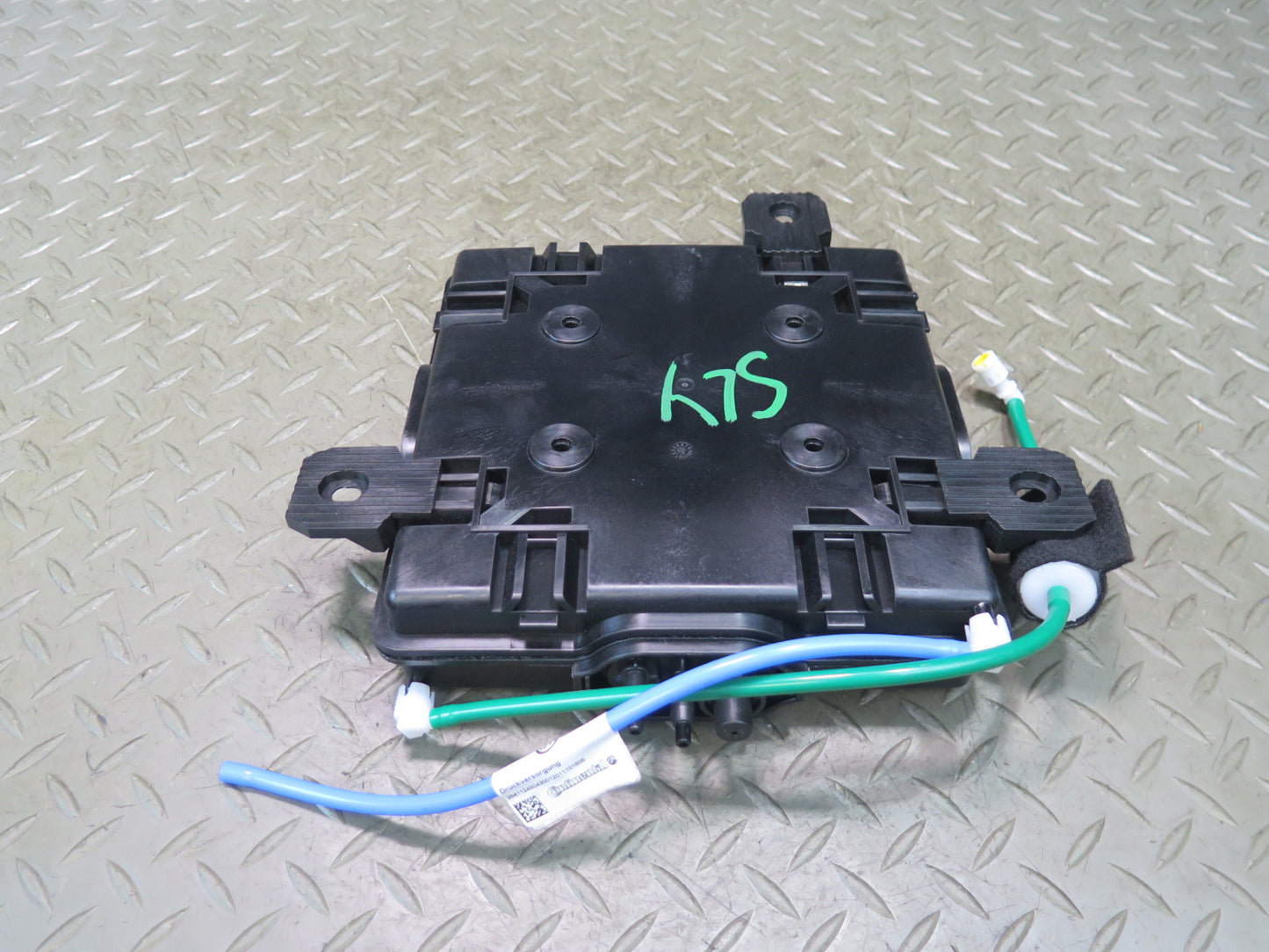 13-20 Mercedes R231 SL550 Air Suspension Pressure Reservoir Tank 0008002919 OEM