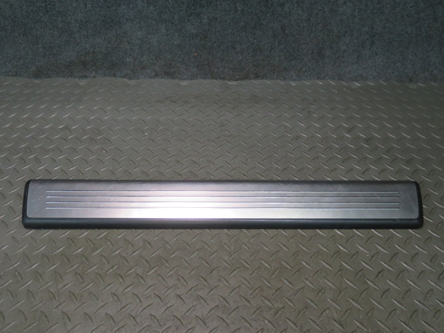 13-20 Mercedes R231 SL550 vset of 2 Door Scuff Sill Plate Trim Panel OEM