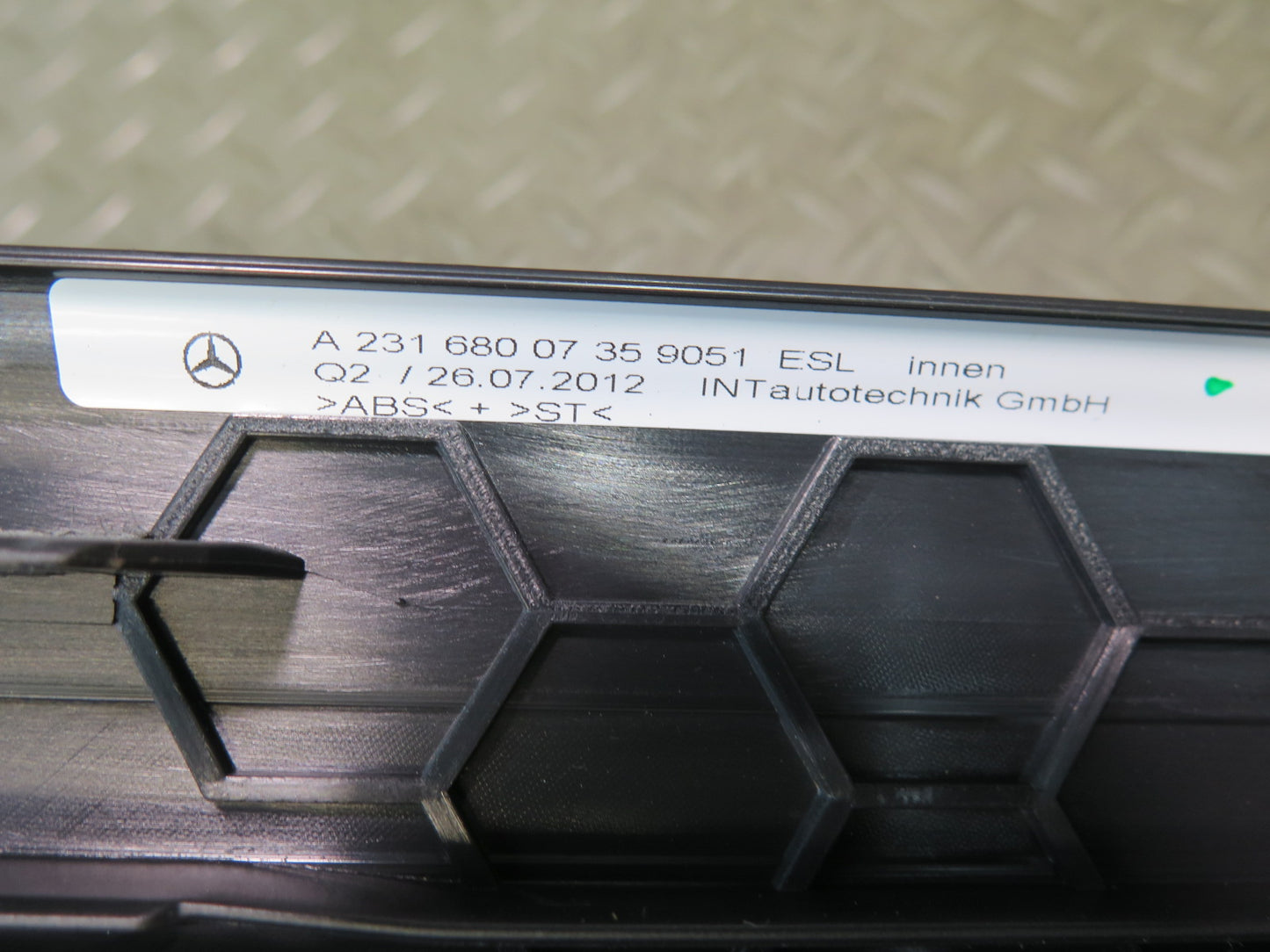 13-20 Mercedes R231 SL550 vset of 2 Door Scuff Sill Plate Trim Panel OEM