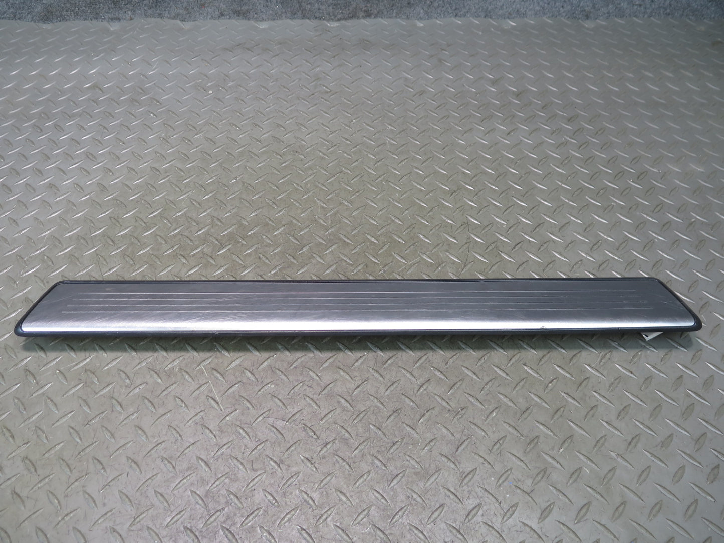 13-20 Mercedes R231 SL550 vset of 2 Door Scuff Sill Plate Trim Panel OEM