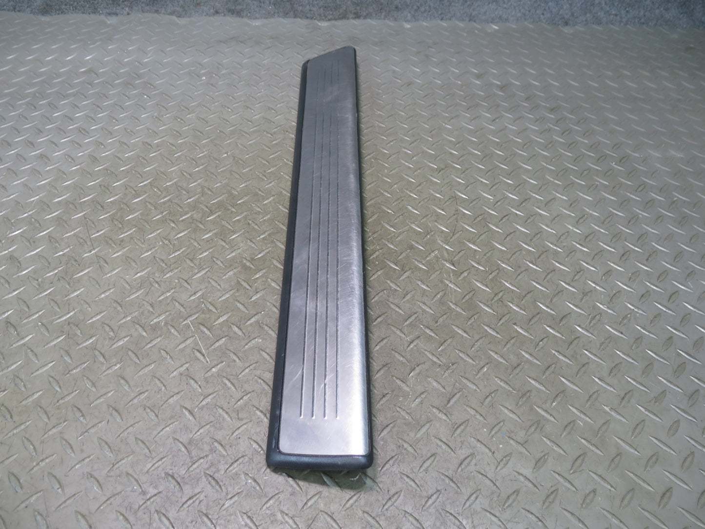 13-20 Mercedes R231 SL550 vset of 2 Door Scuff Sill Plate Trim Panel OEM