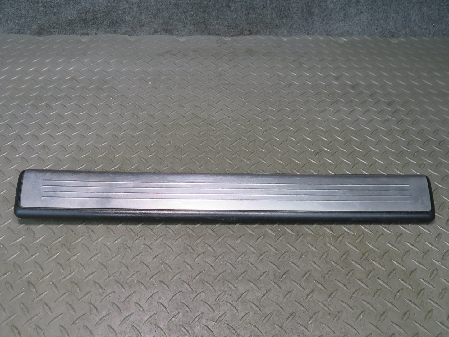 13-20 Mercedes R231 SL550 vset of 2 Door Scuff Sill Plate Trim Panel OEM
