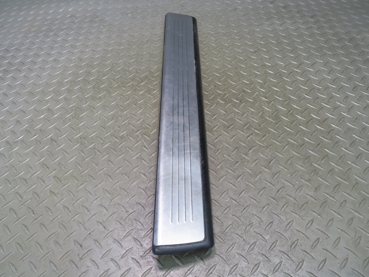 13-20 Mercedes R231 SL550 vset of 2 Door Scuff Sill Plate Trim Panel OEM