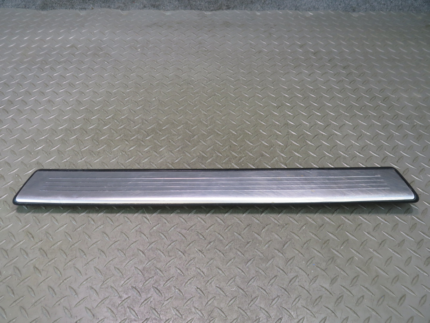 13-20 Mercedes R231 SL550 vset of 2 Door Scuff Sill Plate Trim Panel OEM