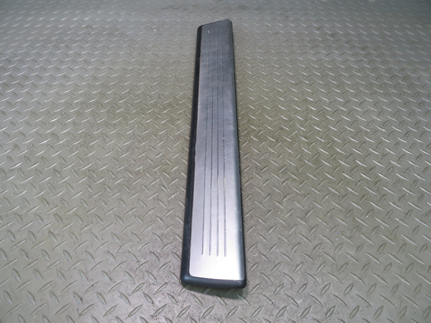13-20 Mercedes R231 SL550 vset of 2 Door Scuff Sill Plate Trim Panel OEM