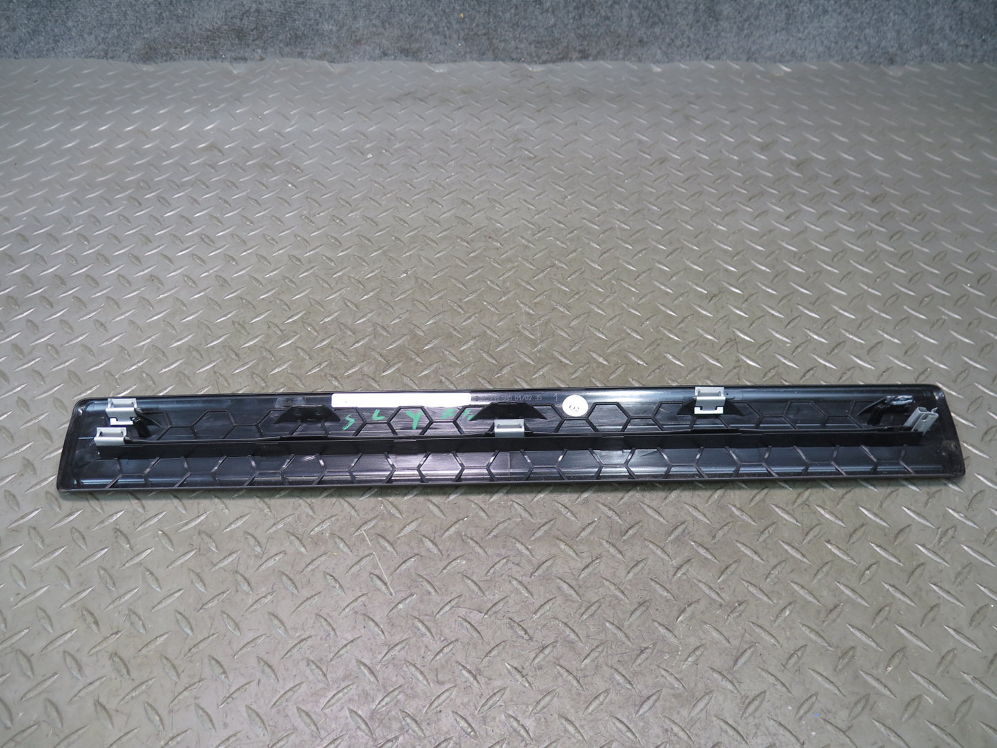 13-20 Mercedes R231 SL550 vset of 2 Door Scuff Sill Plate Trim Panel OEM