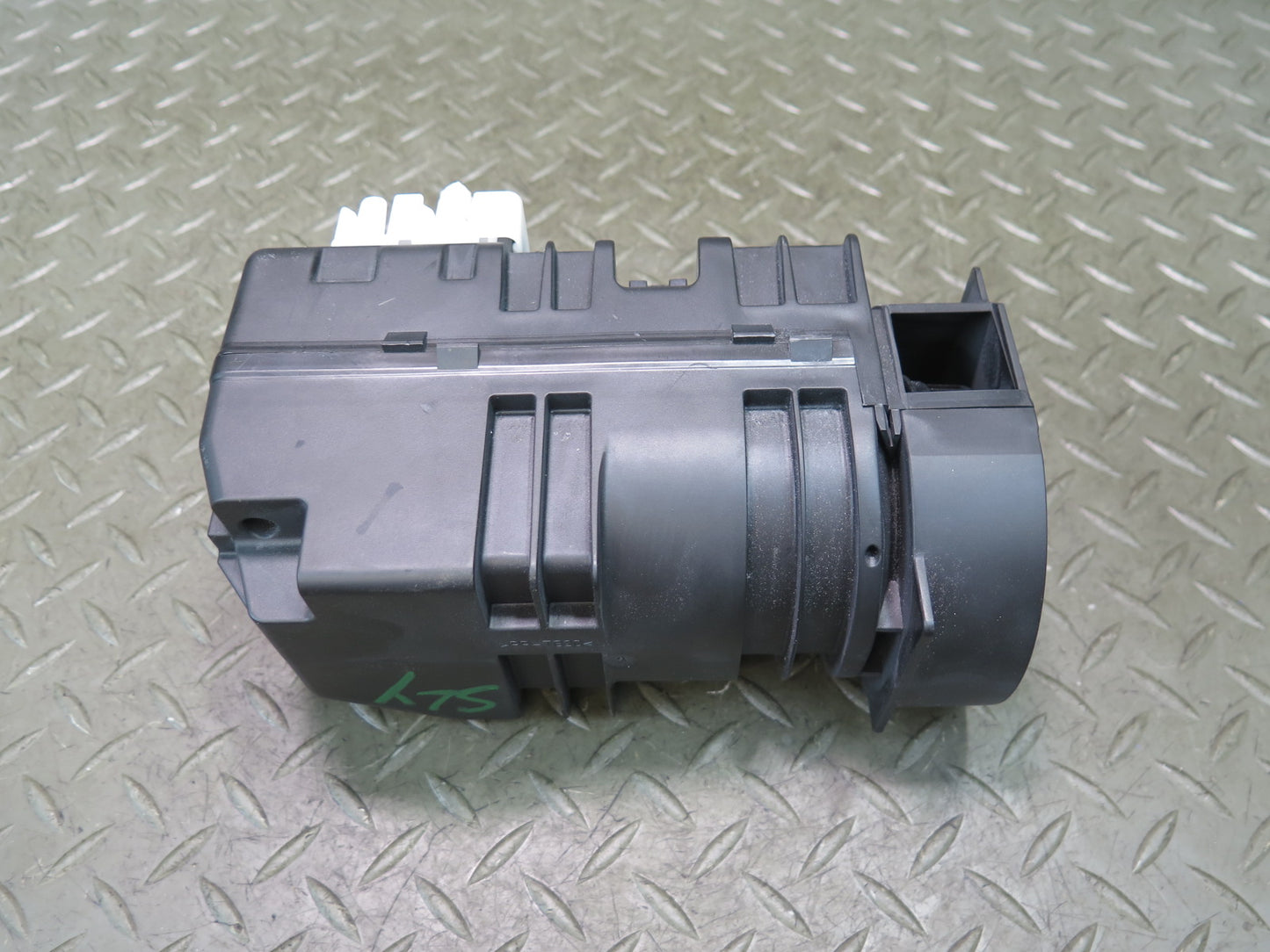 13-20 Mercedes R231 SL550 Central Door Lock Vacuum Pump 0008005648 OEM