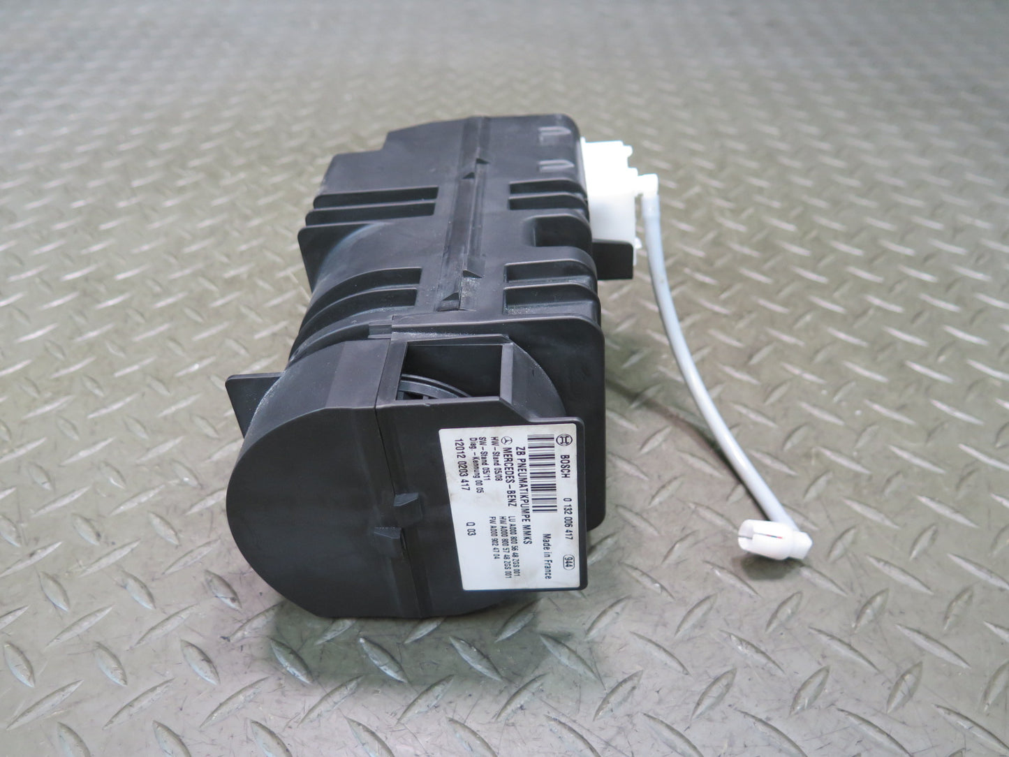 13-20 Mercedes R231 SL550 Central Door Lock Vacuum Pump 0008005648 OEM