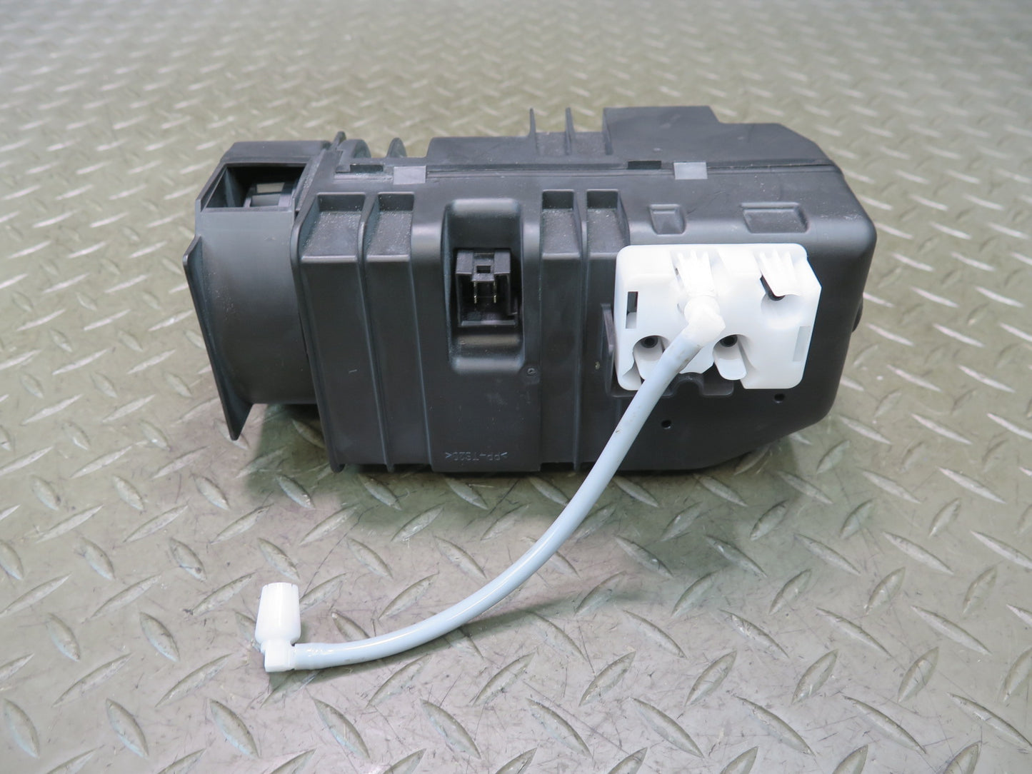 13-20 Mercedes R231 SL550 Central Door Lock Vacuum Pump 0008005648 OEM