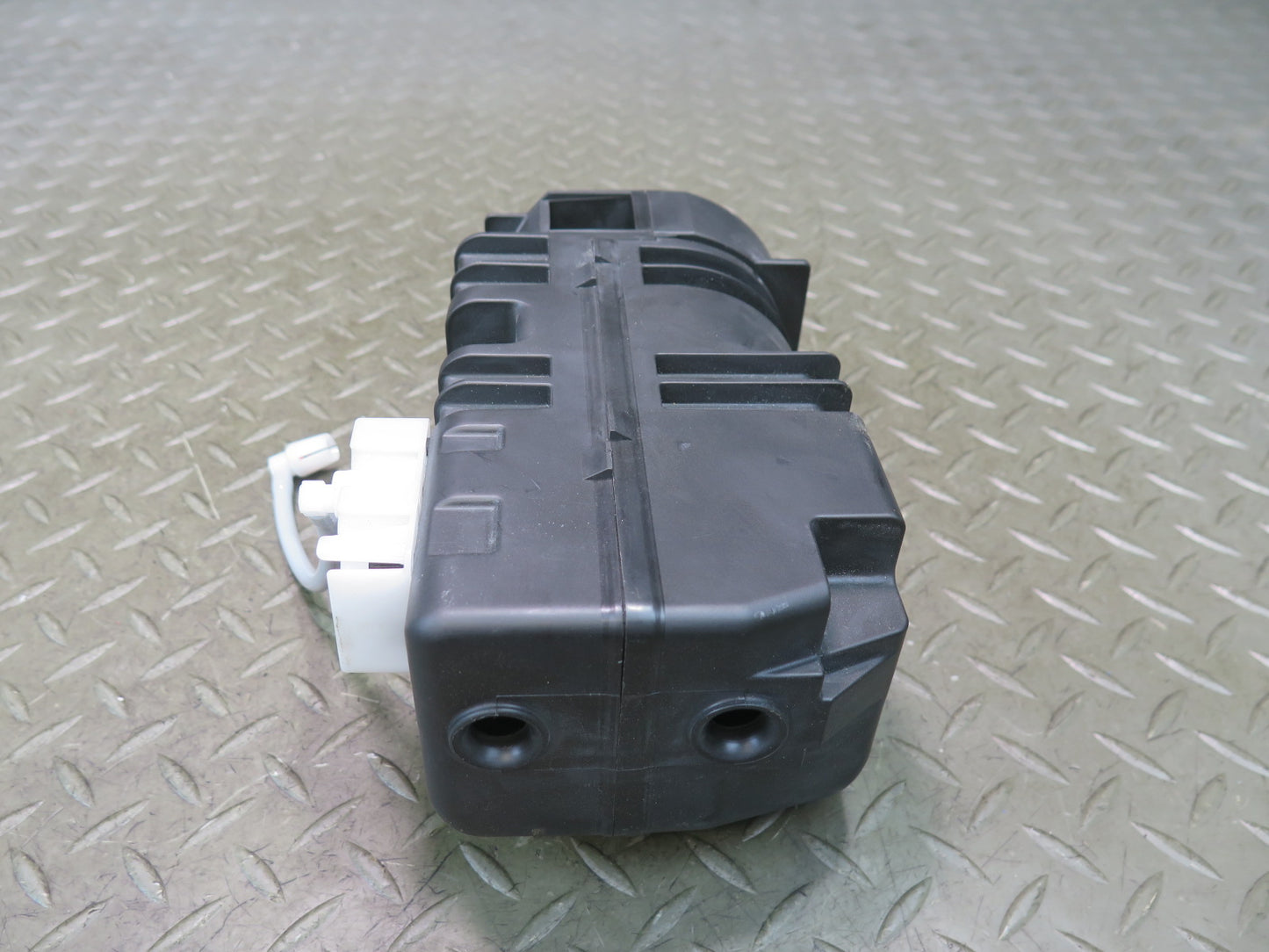 13-20 Mercedes R231 SL550 Central Door Lock Vacuum Pump 0008005648 OEM