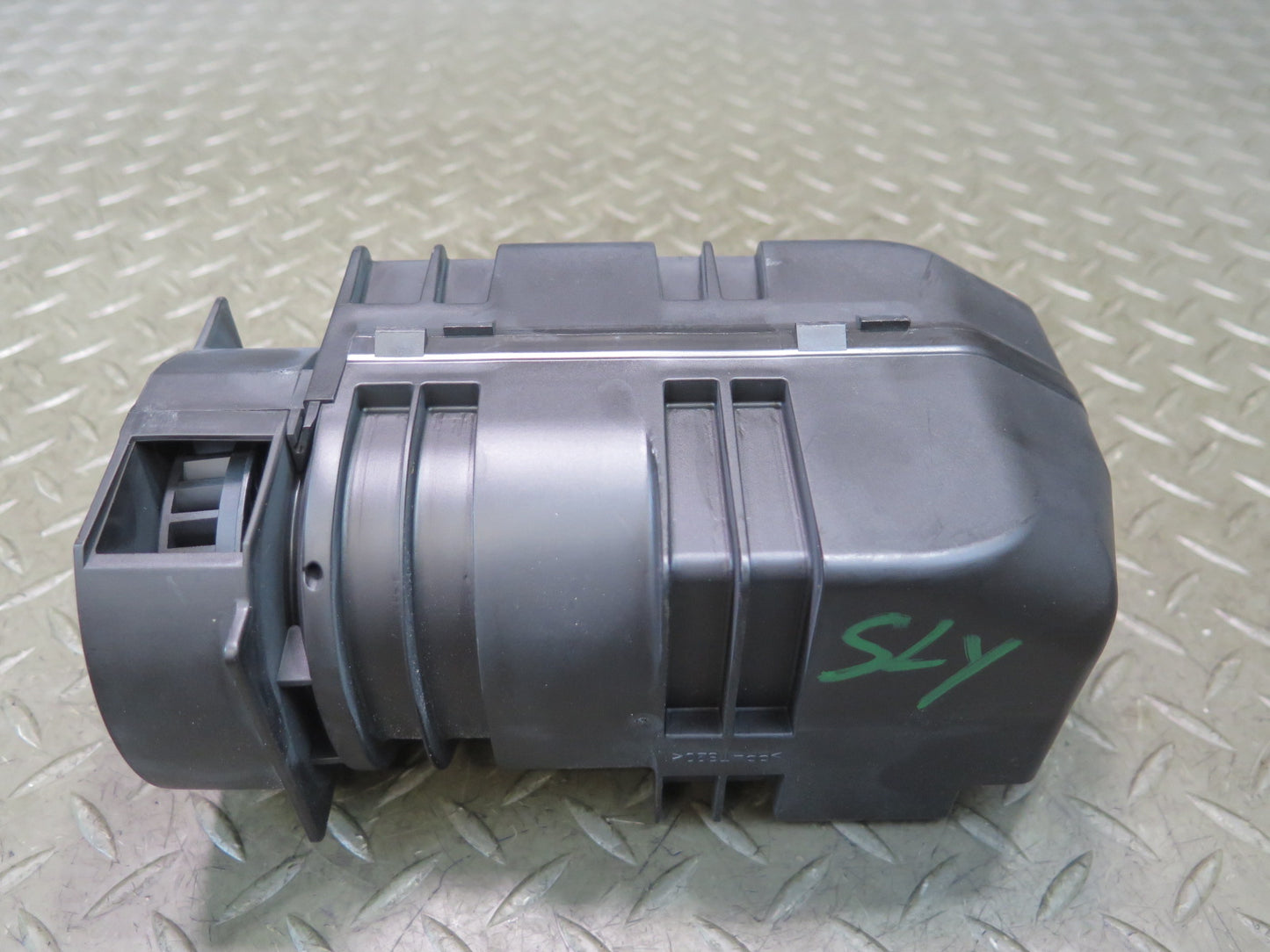 13-20 Mercedes R231 SL550 Central Door Lock Vacuum Pump 0008005648 OEM