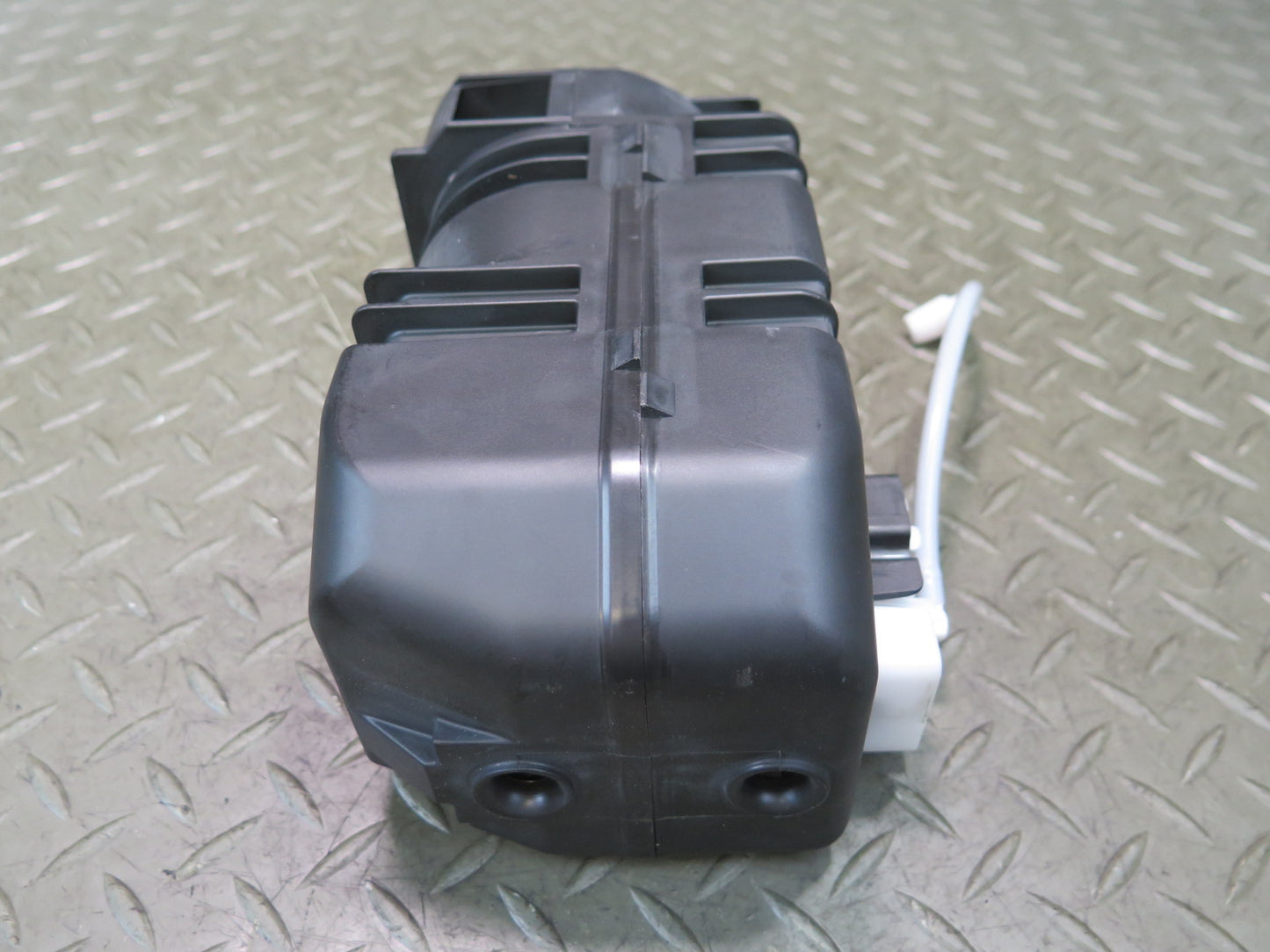 13-20 Mercedes R231 SL550 Central Door Lock Vacuum Pump 0008005648 OEM