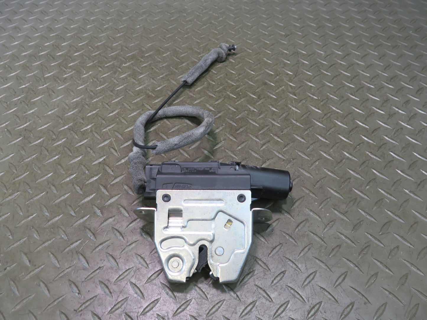 13-20 Mercedes R231 SL550 Rear Trunk Deck Lid Lock Latch Actuator 2317500085 OEM