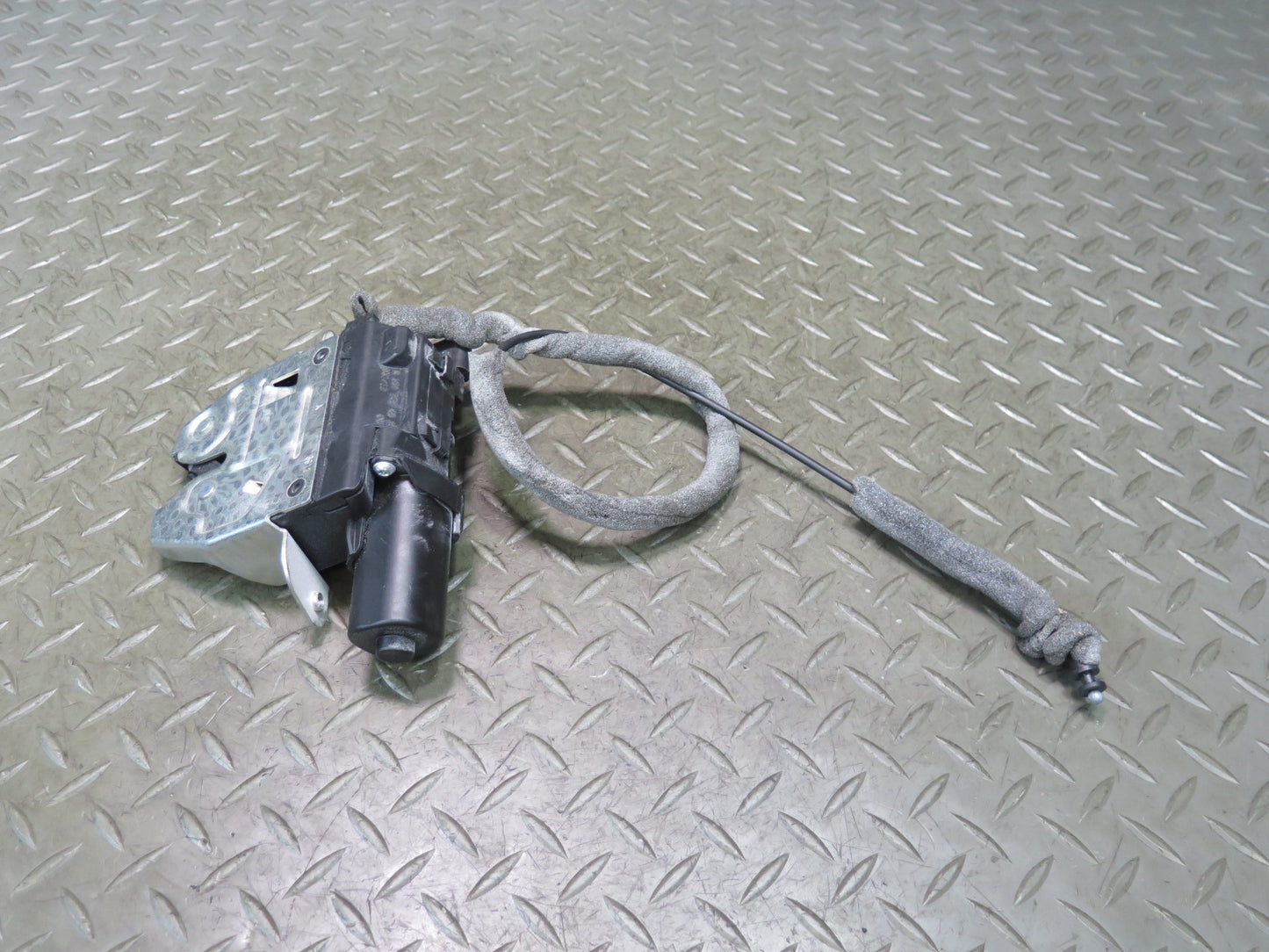 13-20 Mercedes R231 SL550 Rear Trunk Deck Lid Lock Latch Actuator 2317500085 OEM